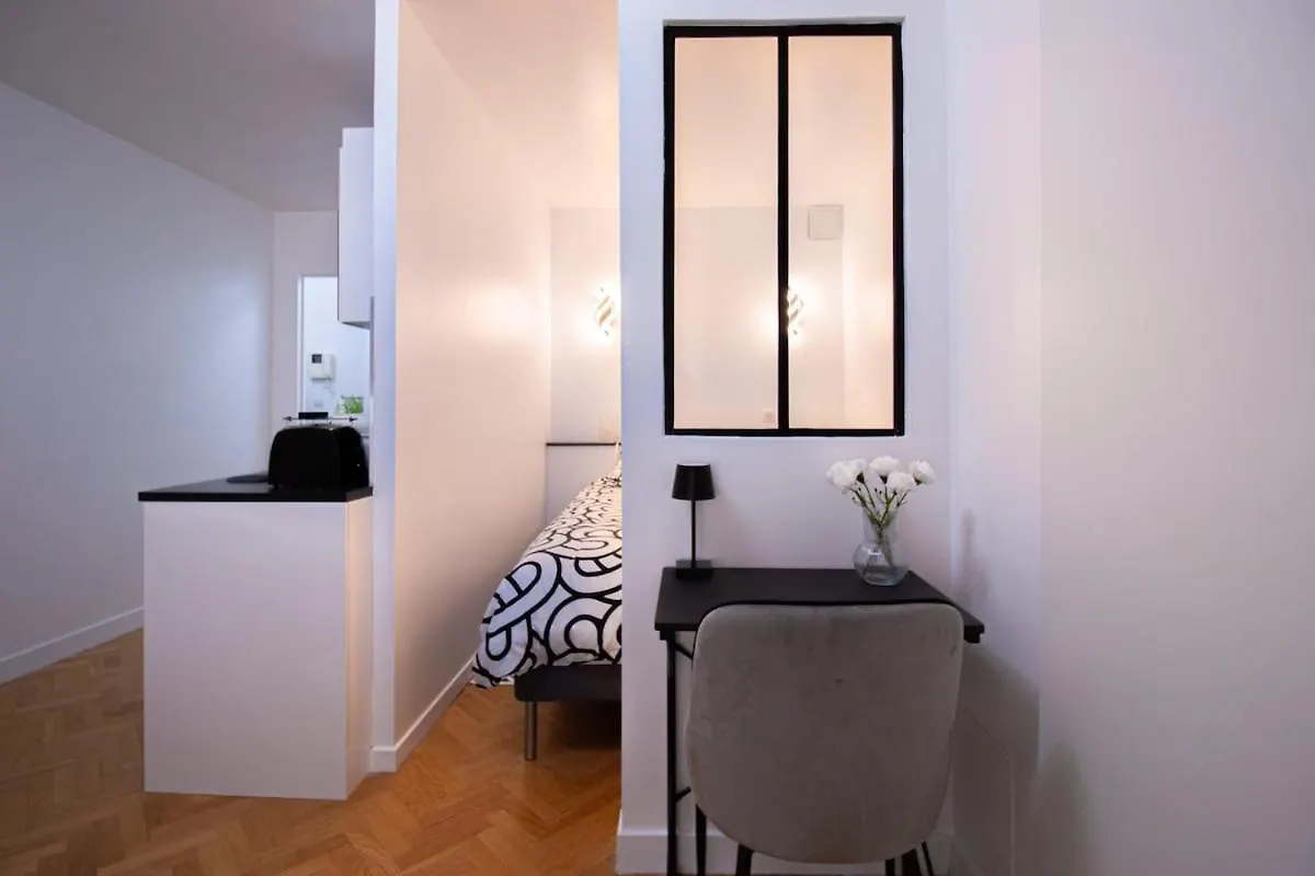 Stylish Escape In The Vibrant 11Th Arrondissement Apartment Paris France